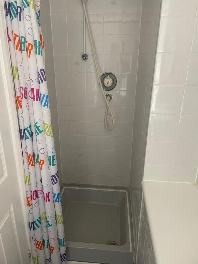 The Swallows Popular Location 3 Bedroom House Free Wi-Fi And Sky Tv In All Rooms Rough Close 외부 사진