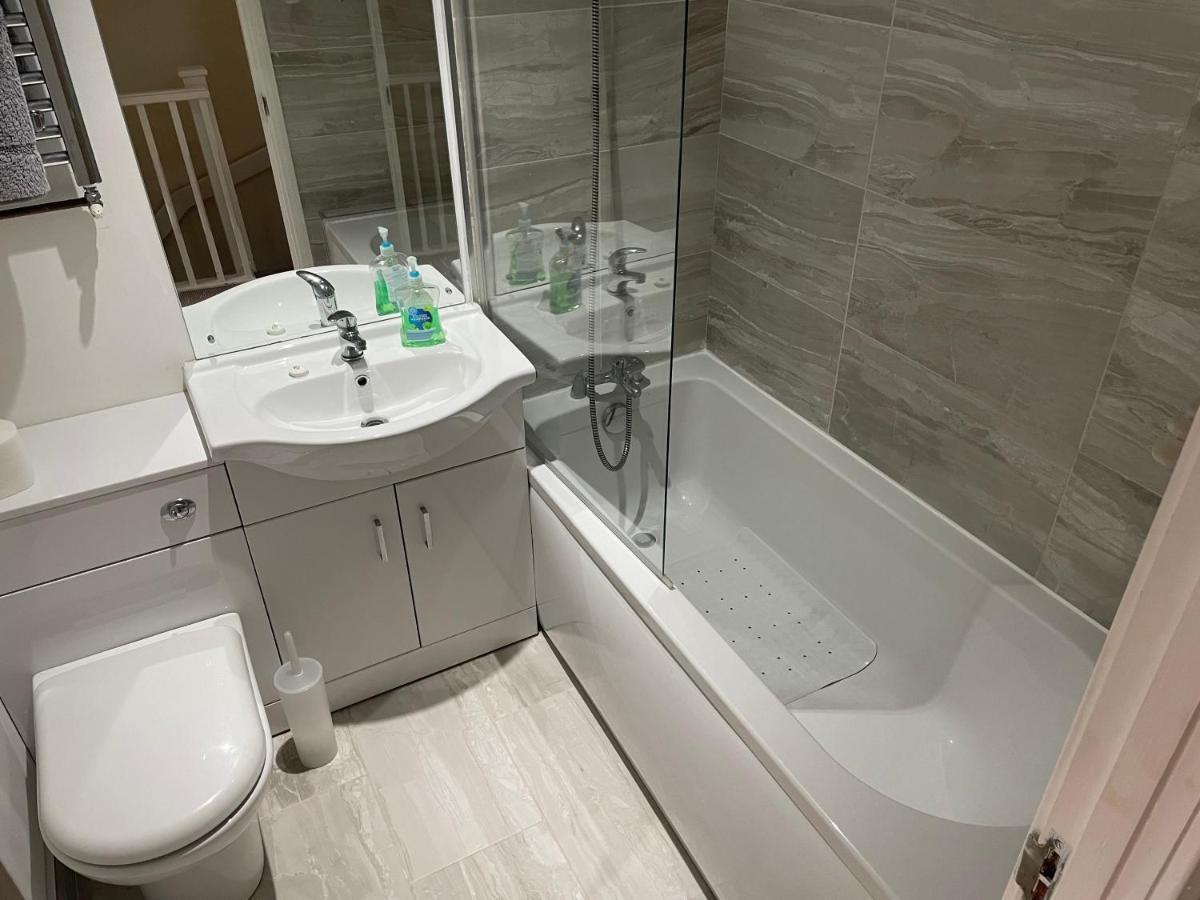 The Swallows Popular Location 3 Bedroom House Free Wi-Fi And Sky Tv In All Rooms Rough Close 외부 사진